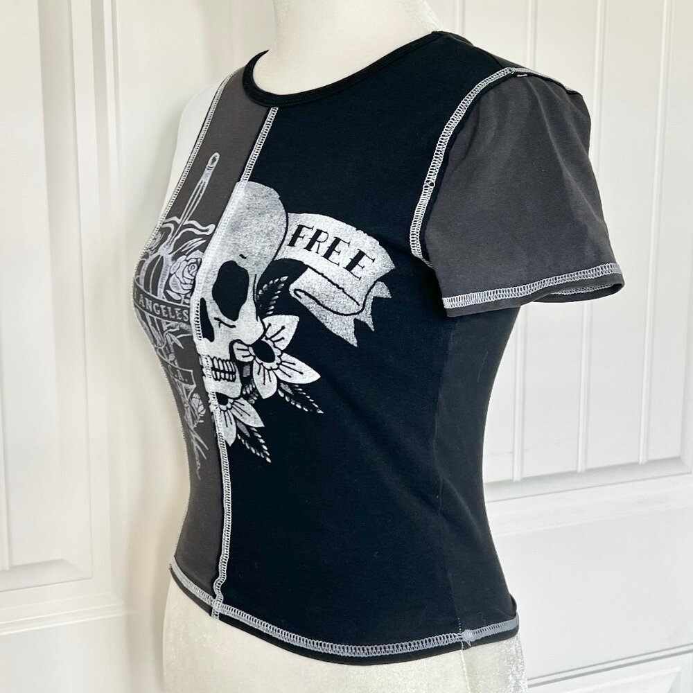 Hollister Women's Colorblock Black & White Skull Cropped Baby Tee Size XS - Picture 5 of 6